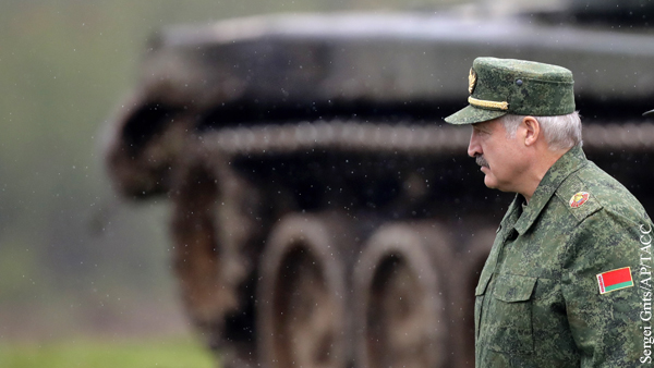 Лукашенко пообещал «быть в окопах вместе с Россией»