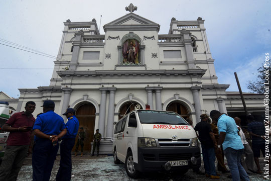Число жертв взрывов на Шри-Ланке приблизилось к 300