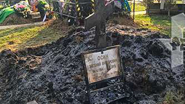 Вандалы сожгли могилу Евгения Осина