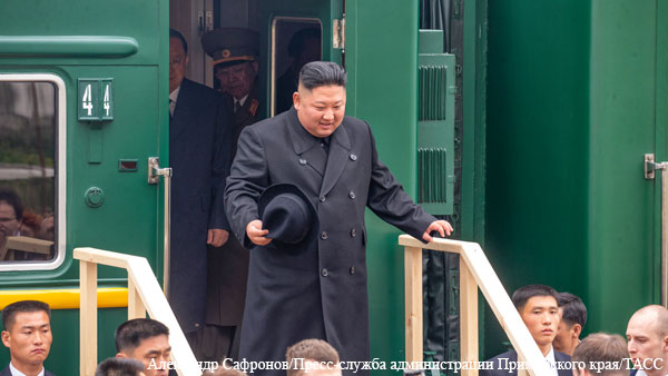 Ким Чен Ын выехал с вокзала на остров Русский