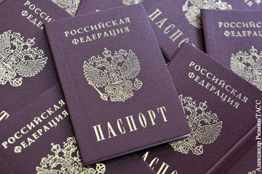 Путин объяснил решение упростить выдачу паспортов России жителям Донбасса