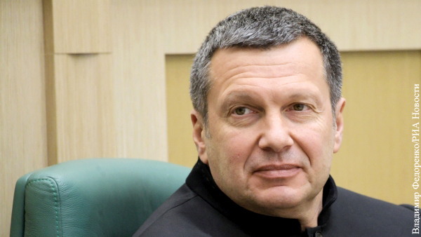 Соловьев оценил идею раздавать украинские паспорта в центре Москвы