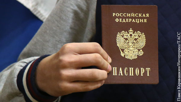 В Кремле прояснили ситуацию с упрощением выдачи паспортов украинцам