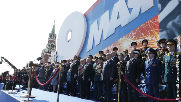 В Кремле объяснили отсутствие иностранных лидеров на параде Победы