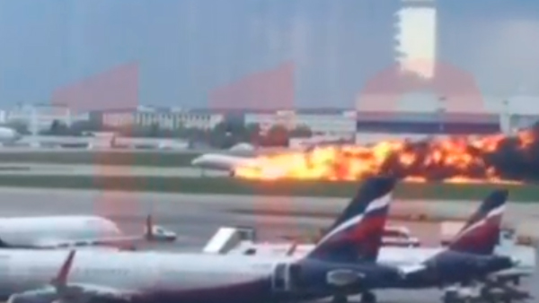 Опубликовано видео посадки горящего «Суперджета» в Шереметьево