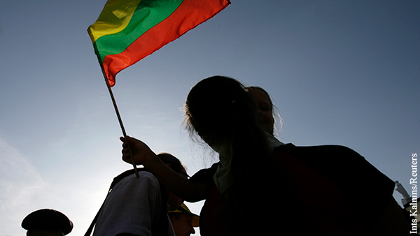 Политики Литвы предают живущих в России сограждан
