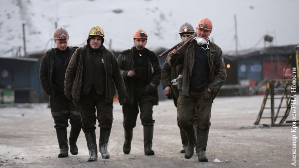 Из шахты в Кузбассе срочно вывели более 100 горняков