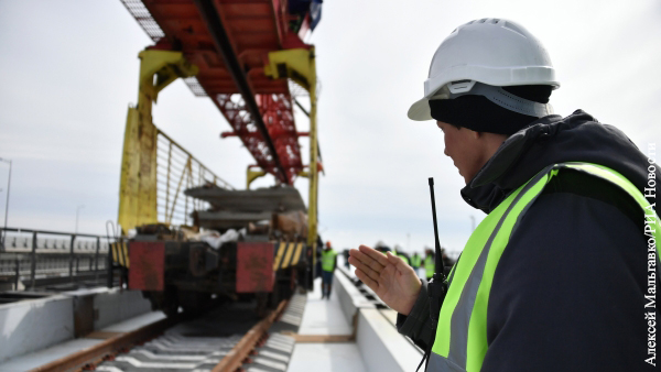 Путин пообещал достройку железнодорожной части Крымского моста раньше срока
