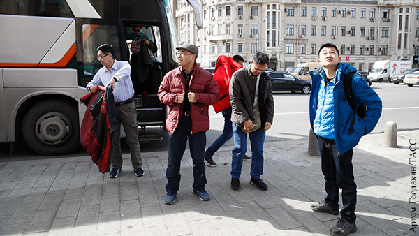 Москвичам предложили охотиться на автобусы-нарушители с китайскими туристами