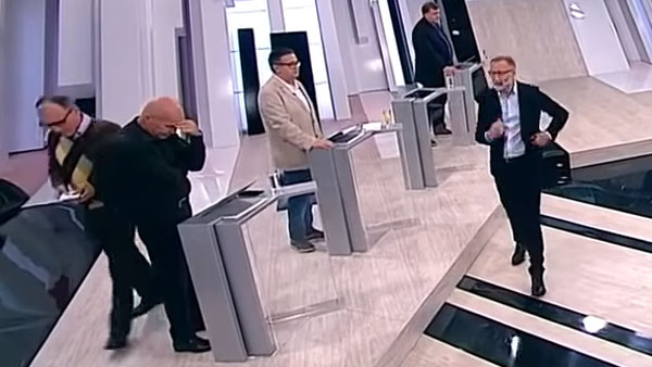 Ведущий российского ТВ выгнал украинского эксперта
