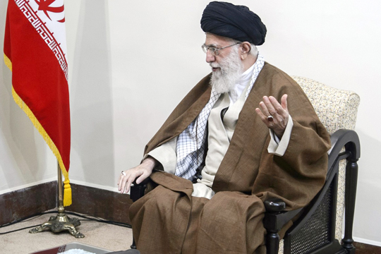 Духовный лидер Ирана раскритиковал власти страны за реализацию ядерной сделки