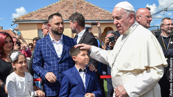 Папа Римский попросил прощения у цыган за многовековую дискриминацию