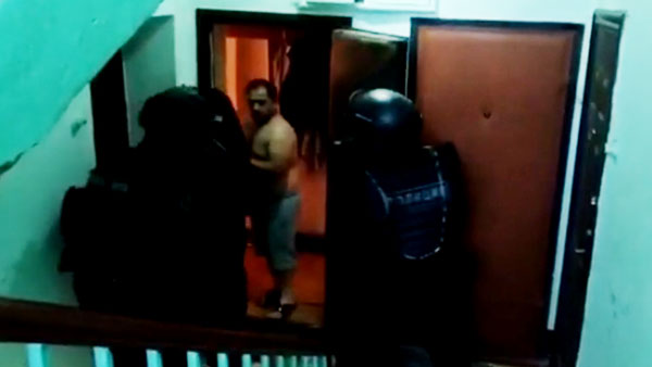 Появилось видео задержания подозреваемых в убийстве спецназовца ГРУ