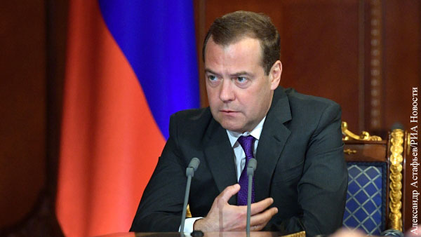 Медведев напомнил об условии сохранения транзита газа через Украину