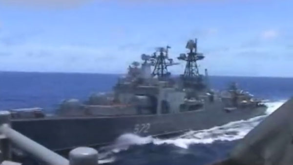Появилось видео опасного сближения американского и российского кораблей