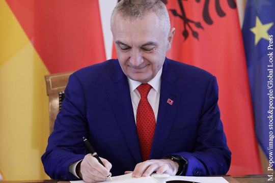 Президент Албании отменил выборы