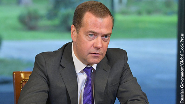 Медведев порассуждал о переходе на четырехдневную рабочую неделю