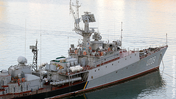Украина решила повременить с отправкой боевых кораблей в Керченский пролив