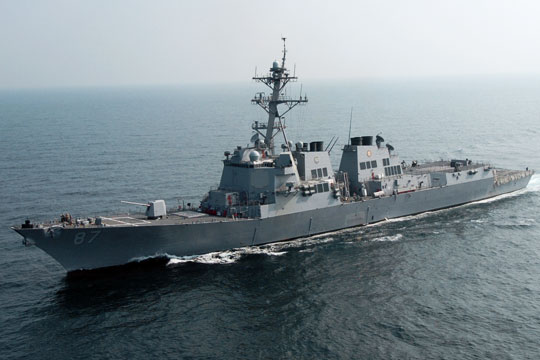 США направили в Оманский залив ракетный эсминец в связи с атакой на танкеры