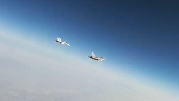Опубликовано видео сопровождения британскими истребителями российских Су-30СМ