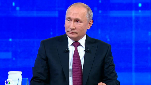 Путин назвал самые острые темы прямой линии