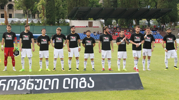 Футболисты-россияне играли в футболках с антироссийским лозунгом в чемпионате Грузии 