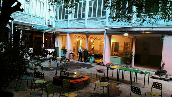 Владельцы кафе в Тбилиси раскаялись за «оккупационный сбор» для россиян