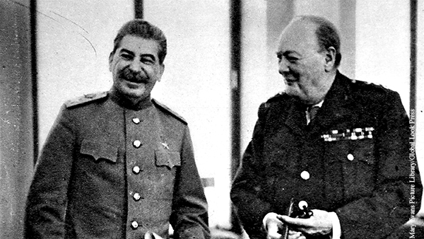 Британский историк рассказал, как Сталин «гениальным ходом» добился доверия Черчилля