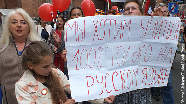 На Украине офис Зеленского уличили в неграмотности после заявления о русском языке