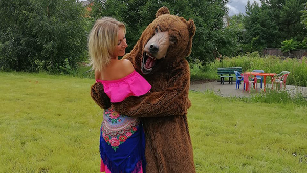 Захарова взбудоражила соцсети снимком с медведем