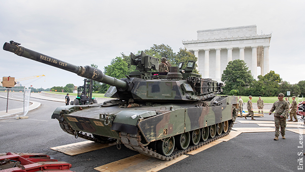 Трампа атаковали за танки на улицах  Вашингтона