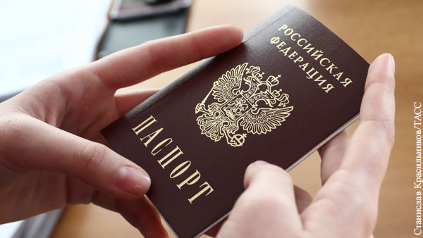 Названы сроки внедрения электронных паспортов в России