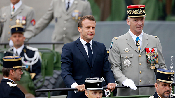 Макрона освистали на военном параде в Париже
