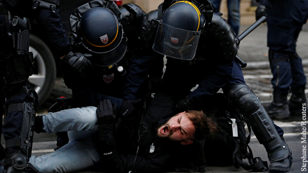 Политолог сравнил действия российской и французской полиции на несанкционированных митингах