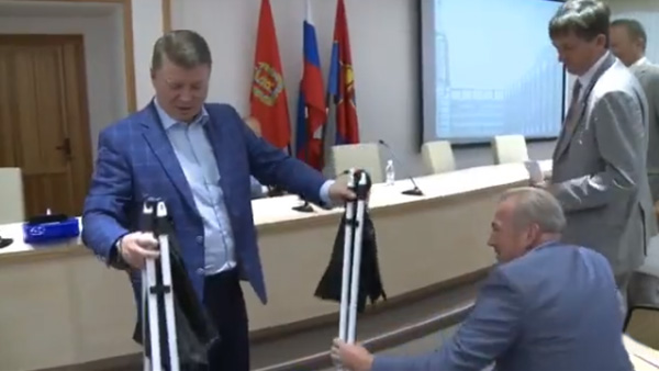 Мэр Красноярска выдал главам районов «подметалки-подгоняйки»