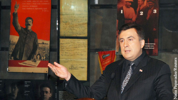 Эксперт объяснил, почему Саакашвили выступил против декоммунизации 