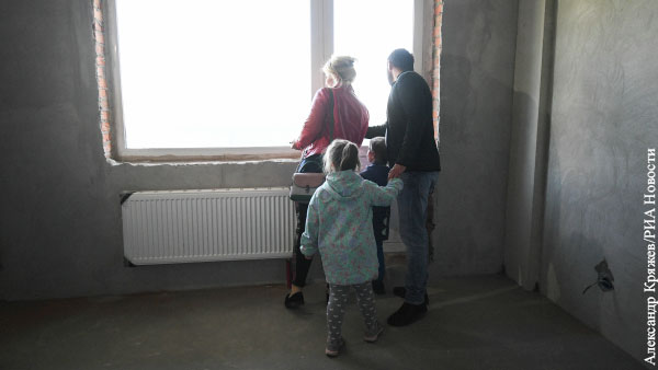 Путин поручил обеспечить семьи с низкими доходами жильем