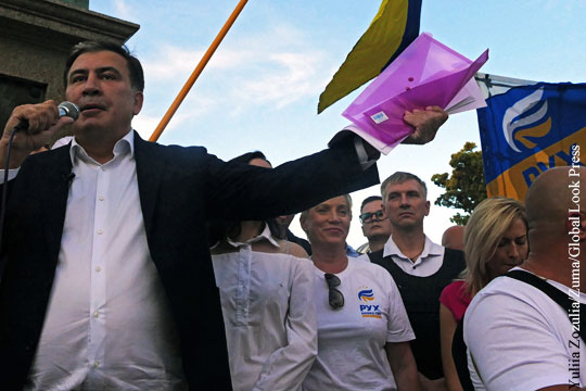 Саакашвили снял свою партию с выборов в Раду в пользу Зеленского