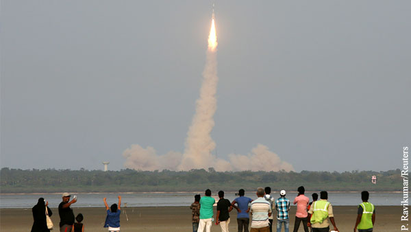 Индия успешно запустила «Лунный корабль»