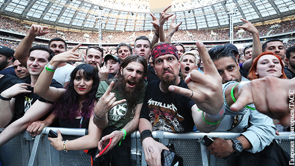 Объявленного в розыск мужчину поймали на концерте Metallica в Москве