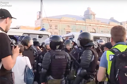 За участие в несанкционированной акции в Москве задержали более тысячи человек