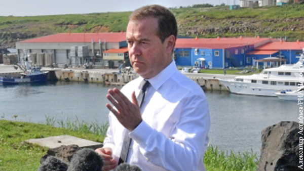 Приехавший на Курилы Медведев ответил на возмущение Японии