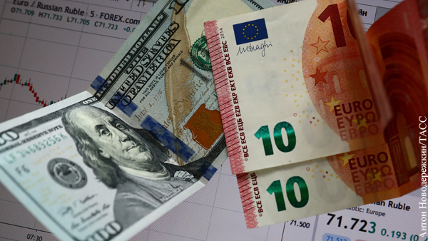 Доллар впервые с июня превысил 65 рублей, евро поднялся до 72 рублей