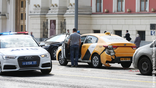 Московские таксисты объяснили значительный рост числа ДТП с такси