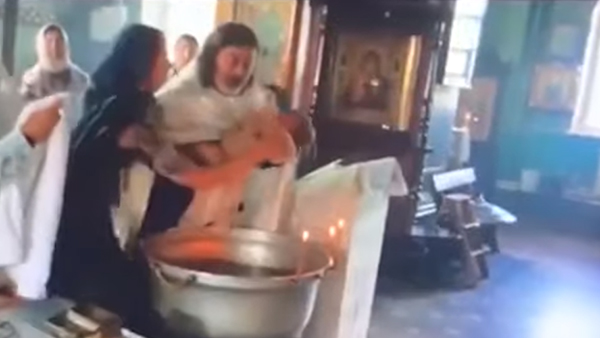 Крестившего ребенка священника в Гатчине могут обвинить в побоях