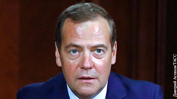 Медведев сказал, как переход на четырехдневку повлияет на зарплаты