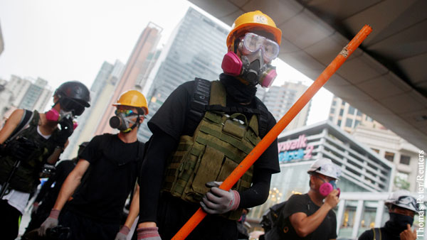 В Китае призвали власти восстановить стабильность в Гонконге с помощью армии