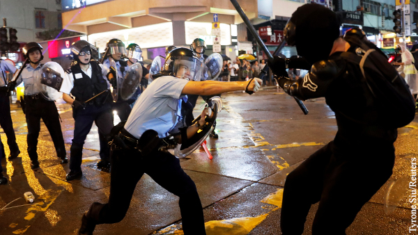 Китай приготовился силой подавить бунт в Гонконге