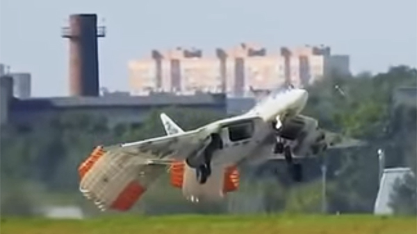 Су-57 совершил необычную посадку в Жуковском