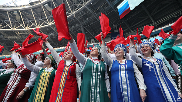 В Петербурге двадцатитысячный хор исполнил гимн России
